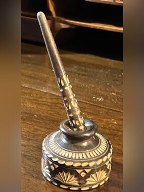 Vintage Wood Inkwell Dip Pen Set
Carved Inlay Desk Decor